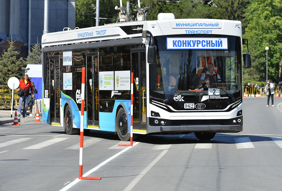 В Омске определили лучшего водителя троллейбуса в России