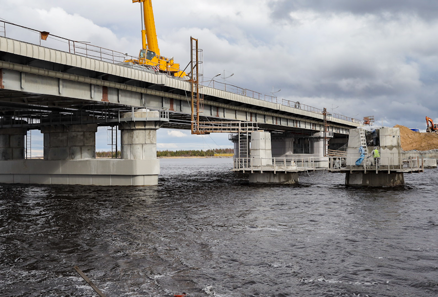 Архангельская область: подрядчик приступил к 
асфальтированию подходов к мосту через Никольское устье Северной Двины