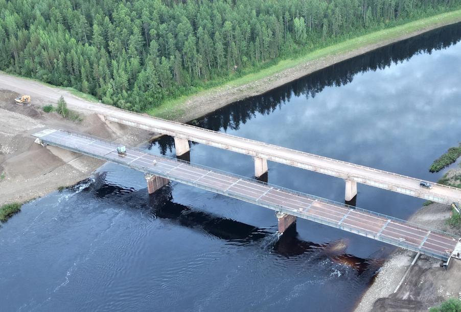 В Республике Саха (Якутия) мост через реку Нюя готов почти на 80 %