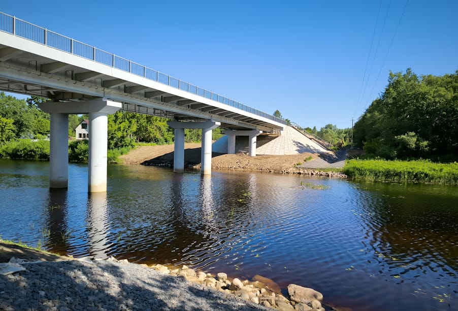 Капитальный ремонт моста через Череху в Псковской области идет с опережением графика